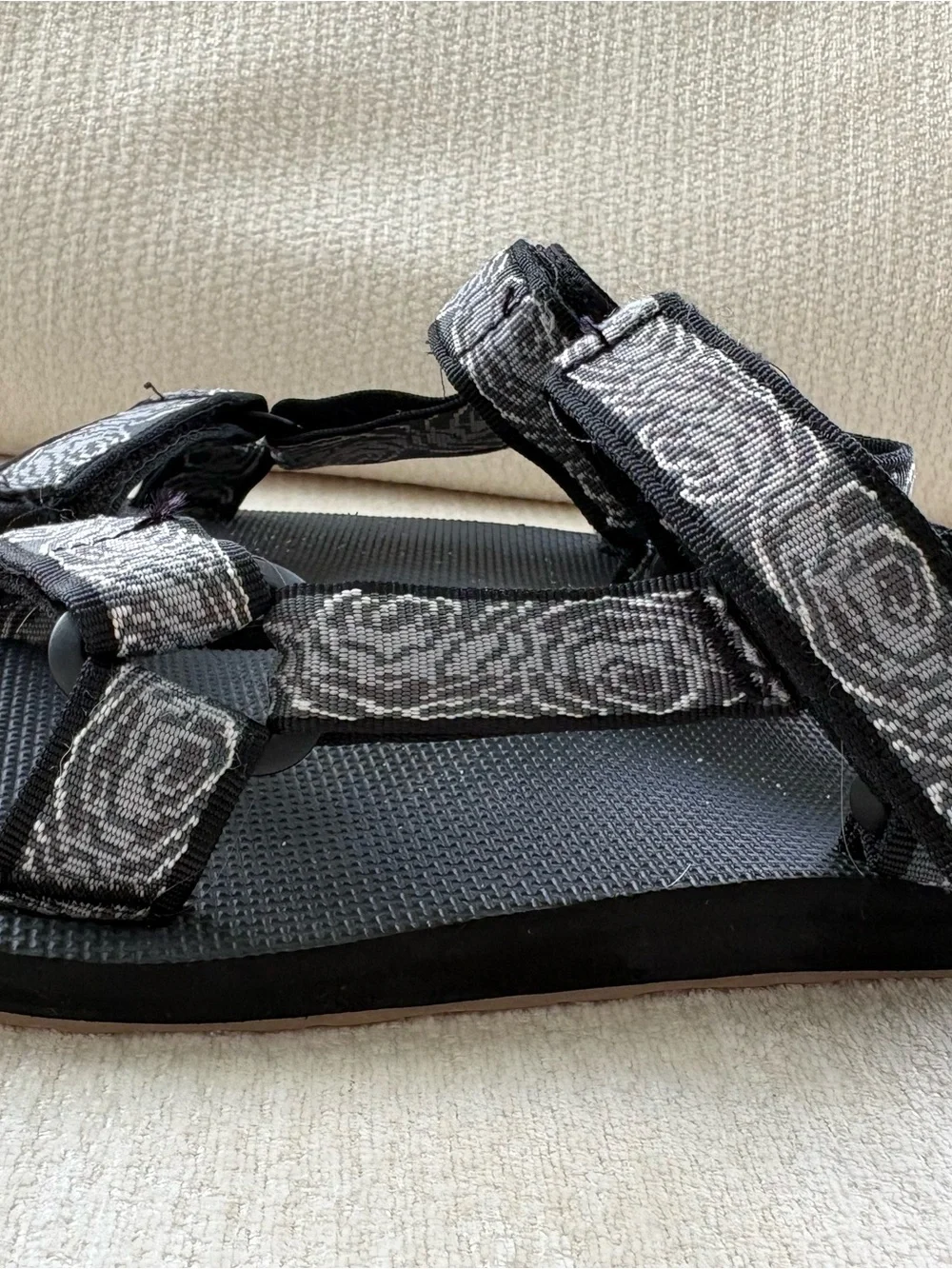 Teva Original Universal Sandals Gray Pattern Women’s 9 Men’s 7